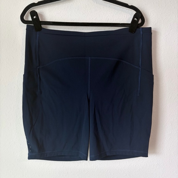lululemon athletica Navy Fast and Free High-Rise Short 6". Size 16 - Picture 1 of 6